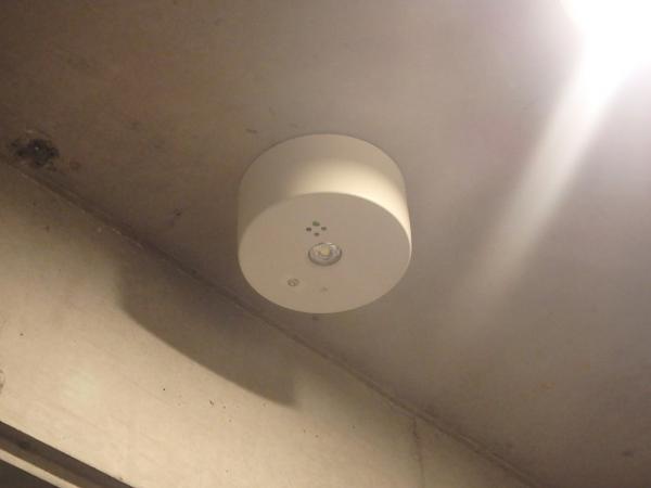 (6)共用廊下天井非常灯交換