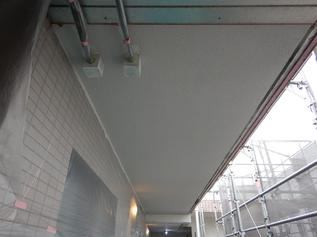 4.共用廊下天井塗装2