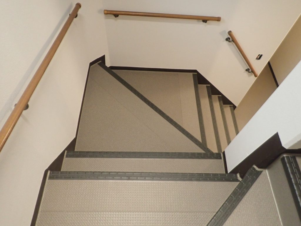 階段廊下長尺シート貼り 